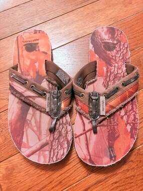 Maui Island Brown Sandals Women's Size 8M Flip Flop with Realtree Camo Pattern